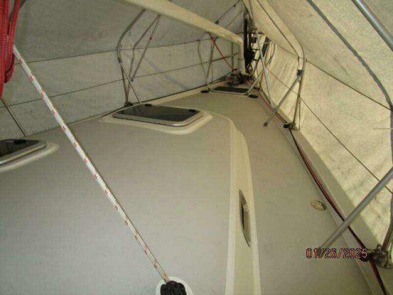 40' Blue Jacket foredeck1