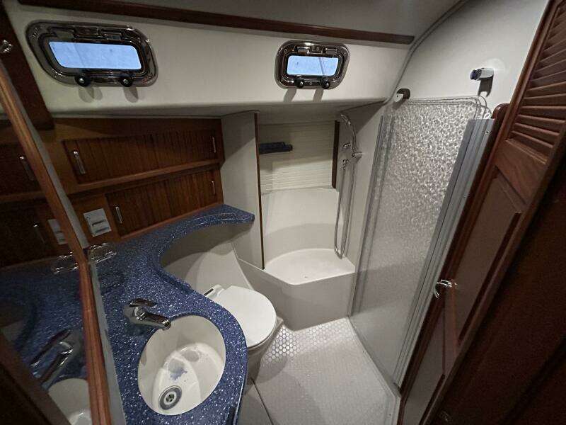 40' Blue Jacket head-shower1