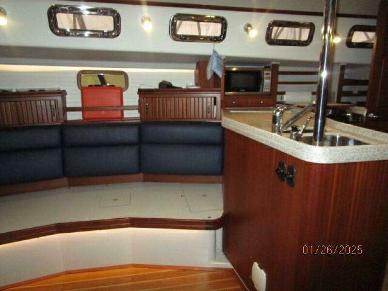 40' Blue Jacket salon starboard
