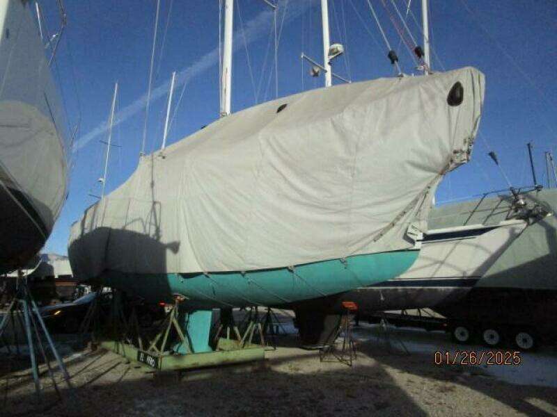 40' Blue Jacket winter cover starboard forward