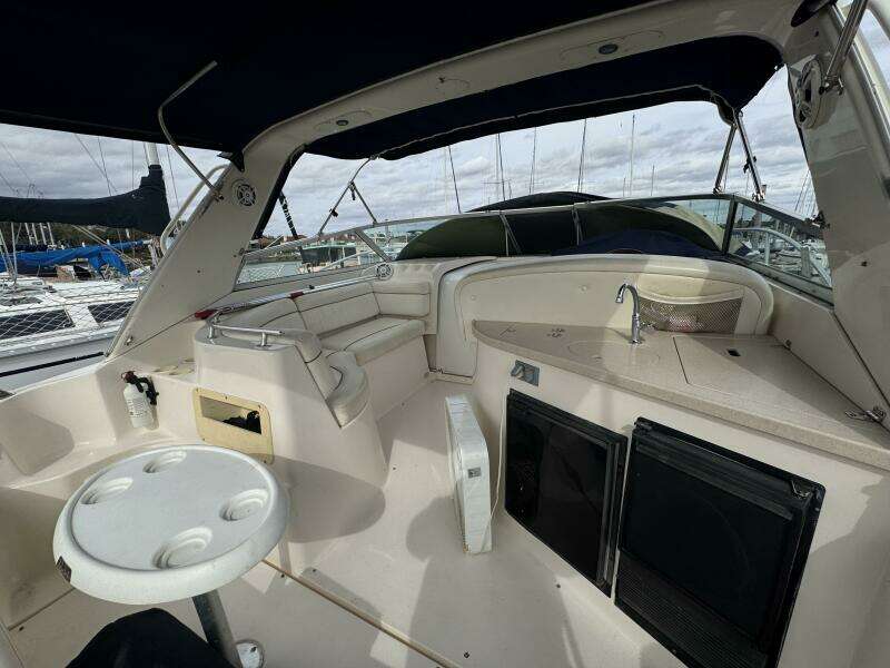 2002 Rinker 342 Fiesta Vee