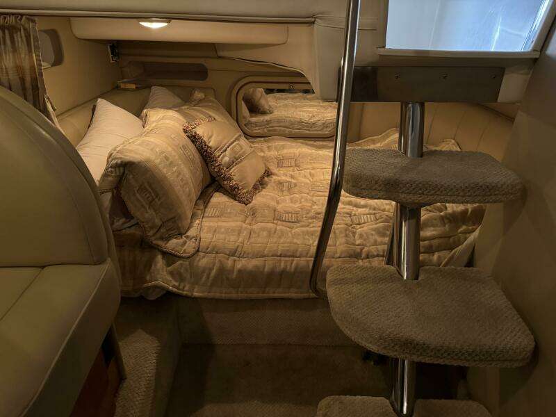 2002 Rinker 342 Fiesta Vee