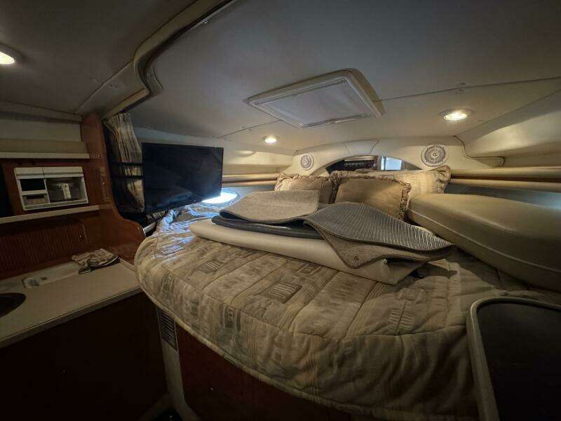 2002 Rinker 342 Fiesta Vee