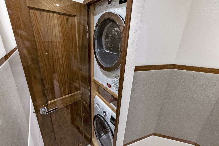 2019 Viking 80 Convertible