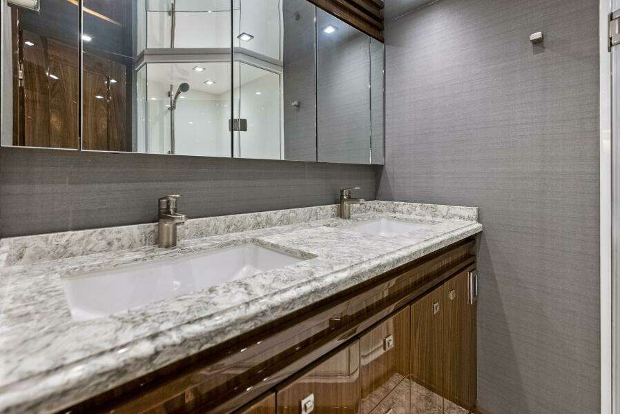 2019 Viking 80 Convertible