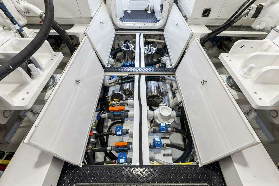 2019 Viking 80 Convertible