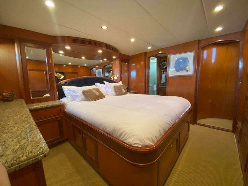 2005 Offshore Yachts 