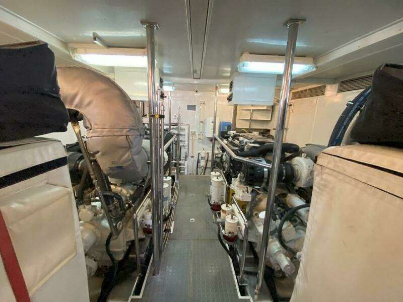 2005 Offshore Yachts 