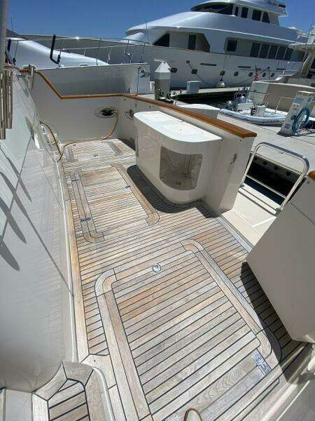 2005 Offshore Yachts 
