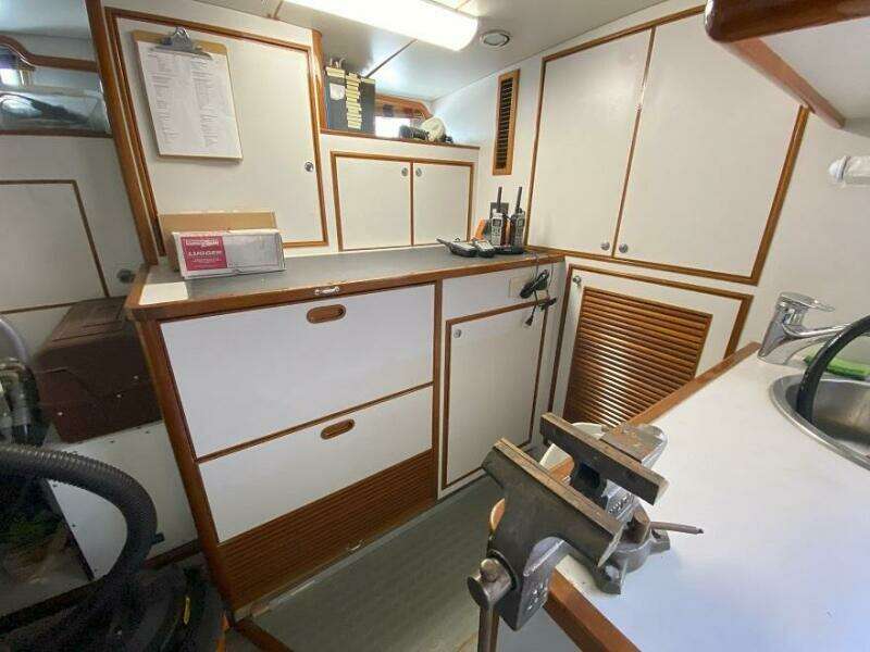 2005 Offshore Yachts 