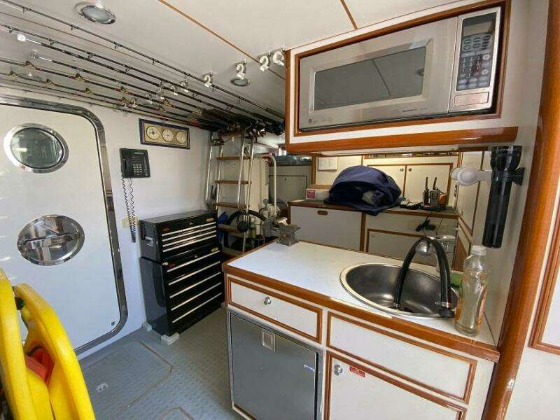 2005 Offshore Yachts 