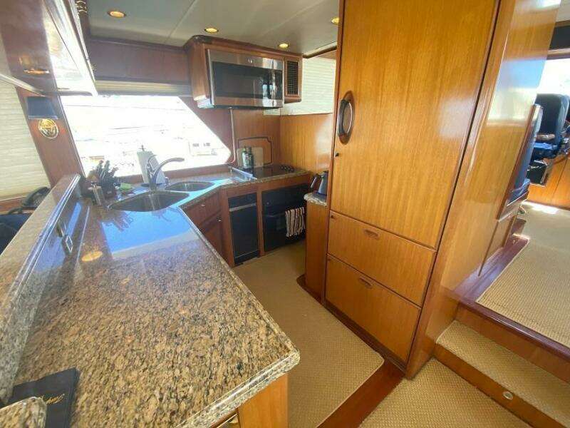 2005 Offshore Yachts 