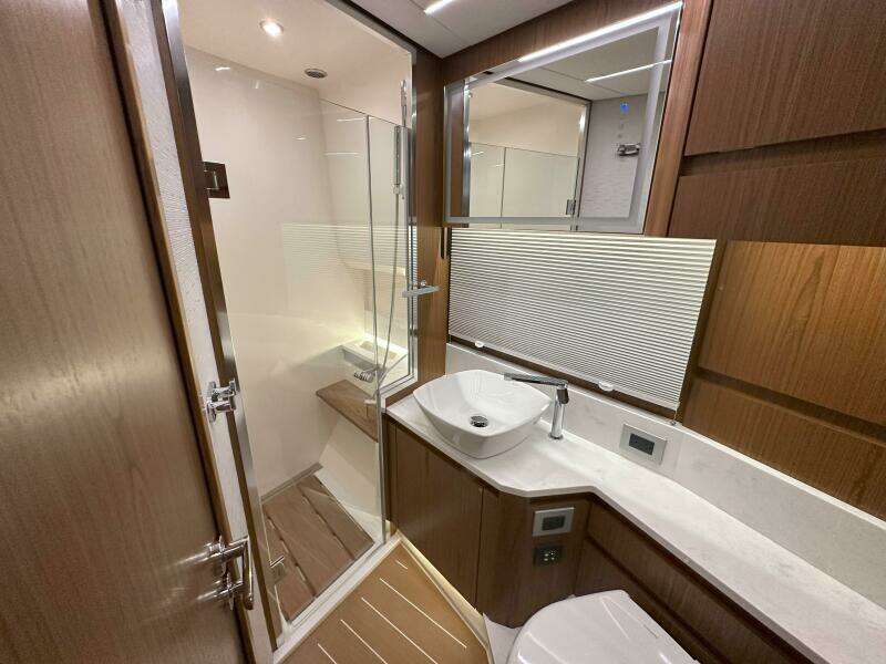  2025 Tiara Yachts 60 EX - SRHead