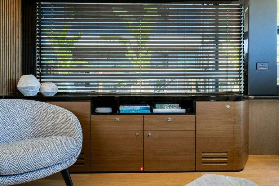 Absolute 64 - Kingship - Salon