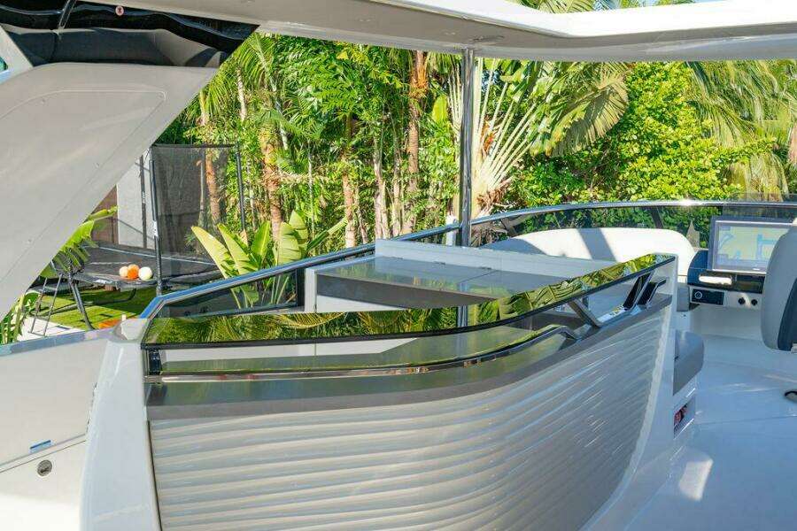 Absolute 64 - Kingship - Flybridge