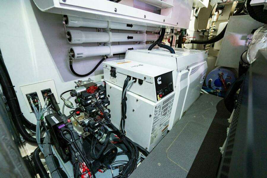 Absolute 64 - Kingship - Engine Room