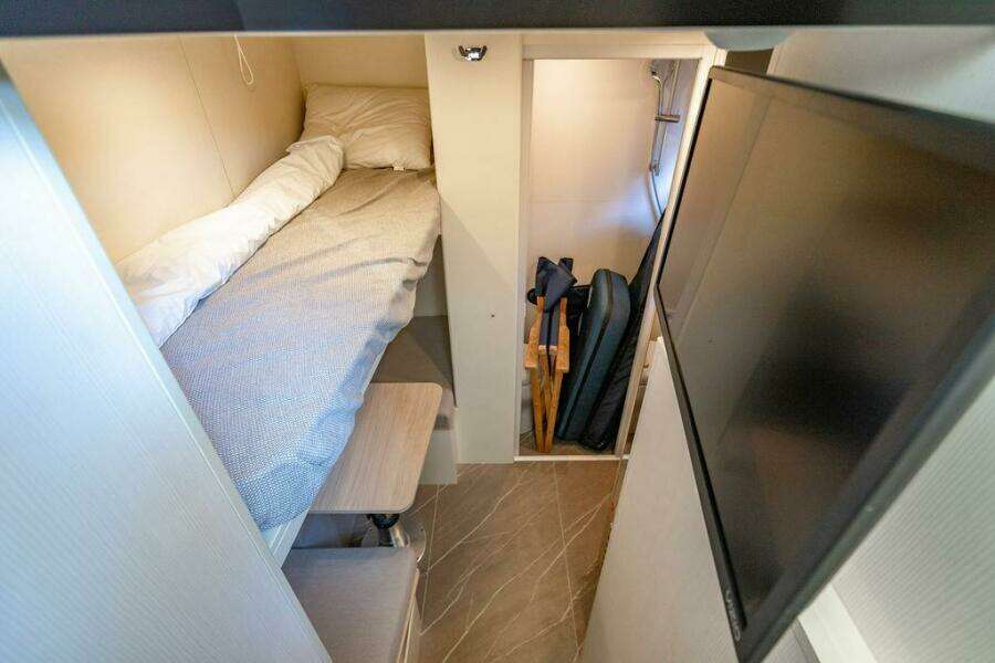 Absolute 64 - Kingship - Crew