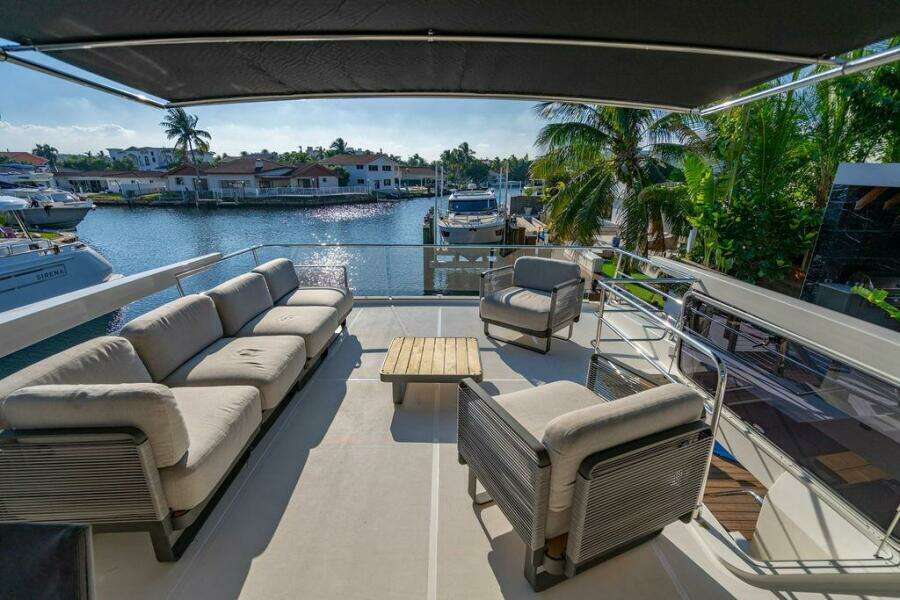 Absolute 64 - Kingship - Flybridge