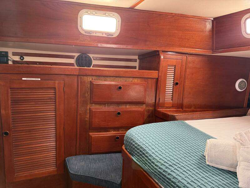 1985 Endeavour 42