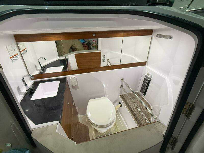 2021 Axopar Cabin