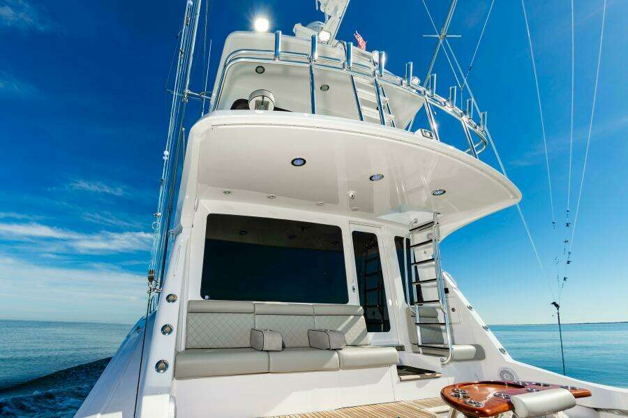 2008 Hatteras 64 Enclosed Bridge