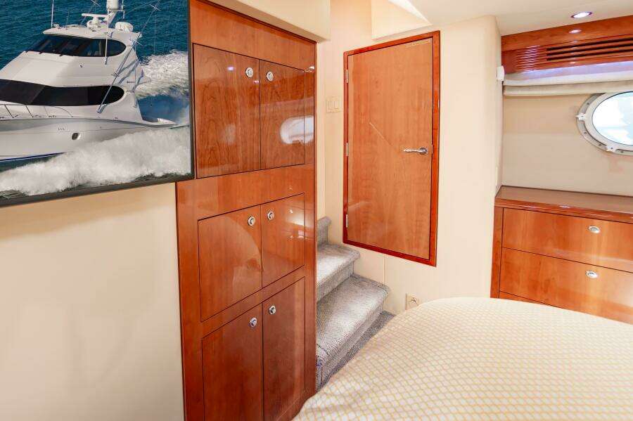 2008 Hatteras 64 Enclosed Bridge