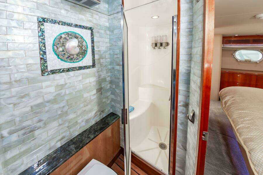 2008 Hatteras 64 Enclosed Bridge