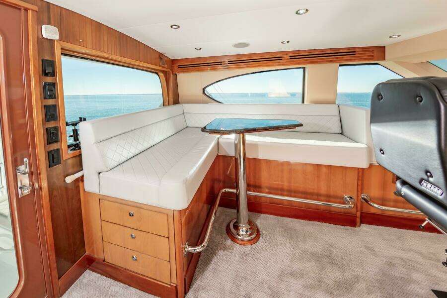 2008 Hatteras 64 Enclosed Bridge