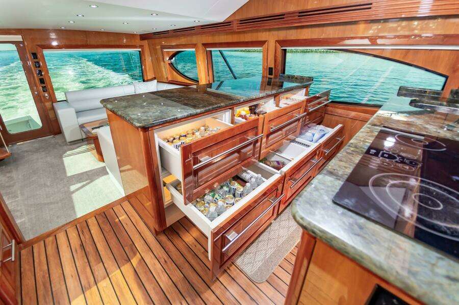 2008 Hatteras 64 Enclosed Bridge