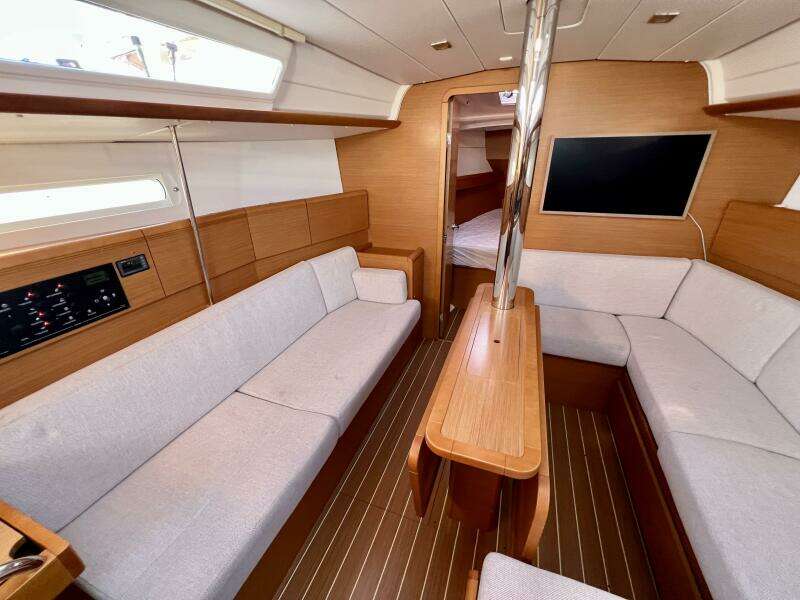 2013 Jeanneau 379