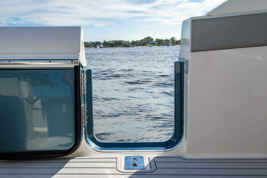 2022 Tiara Yachts 43 LS