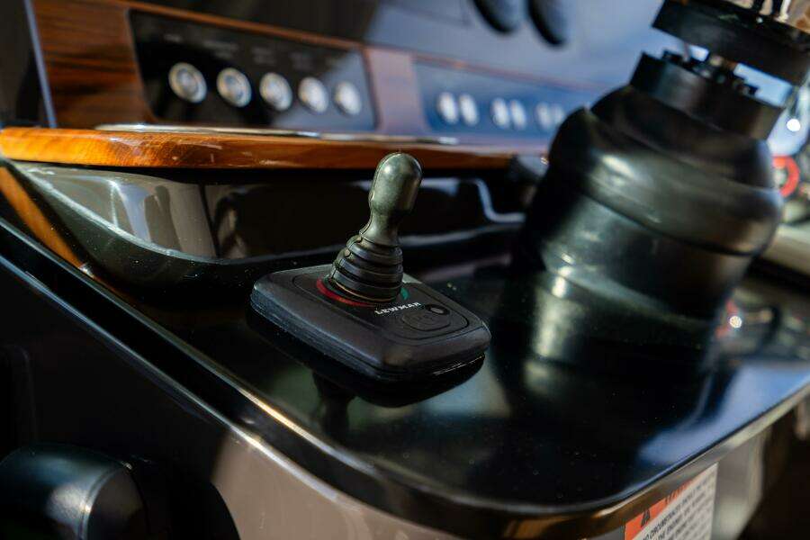 2022 Tiara Yachts 43 LS