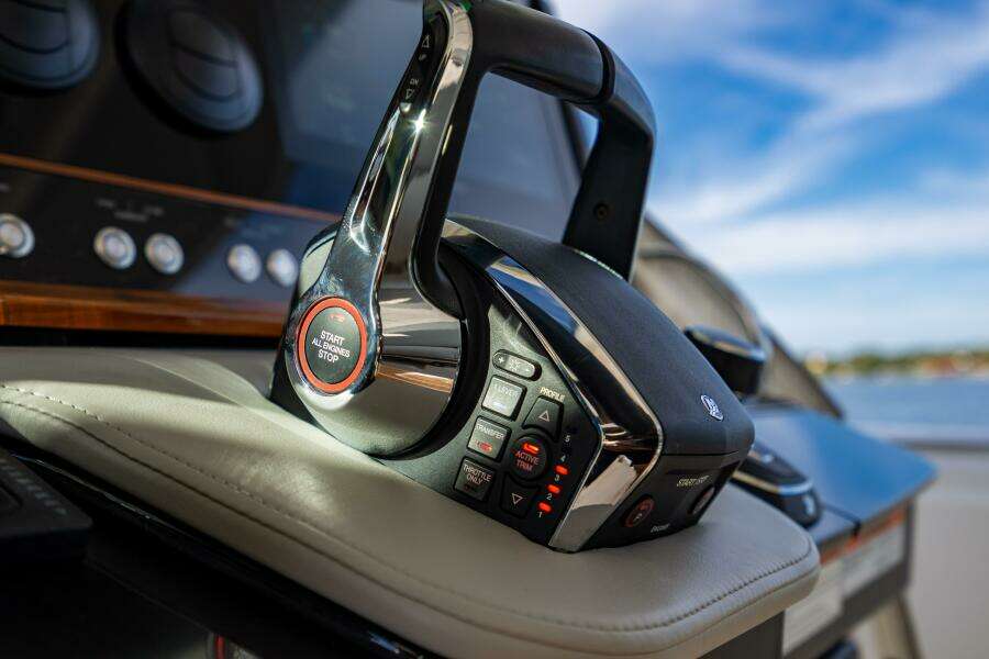 2022 Tiara Yachts 43 LS