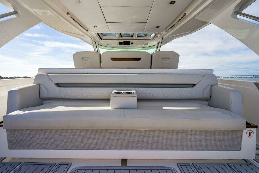 2022 Tiara Yachts 43 LS