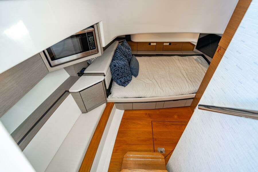 2022 Tiara Yachts 43 LS