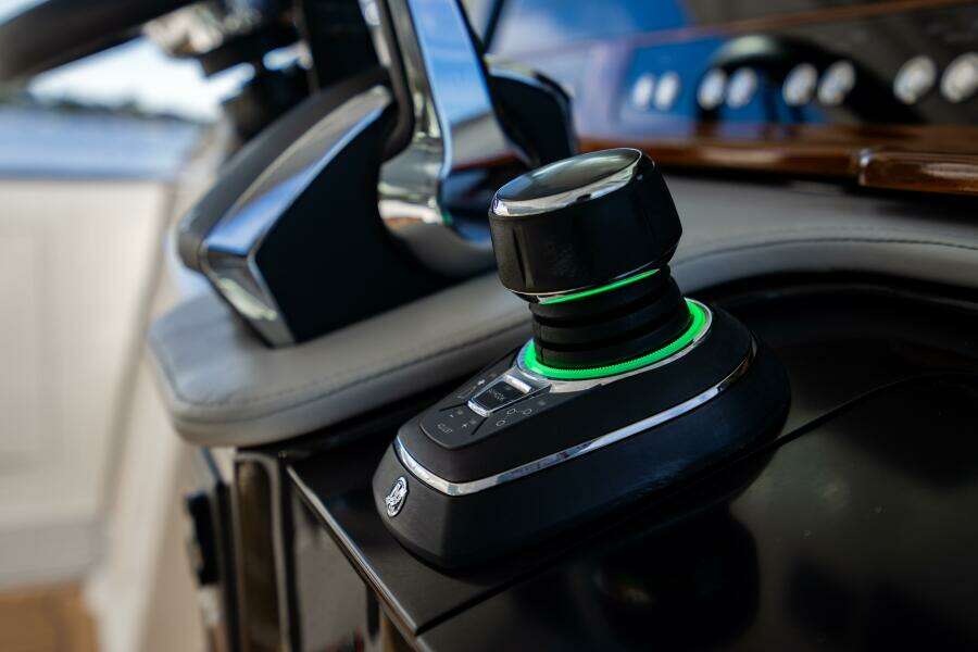 2022 Tiara Yachts 43 LS