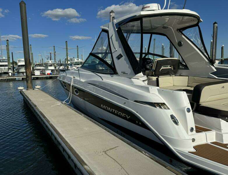 2018 Monterey 335 SY