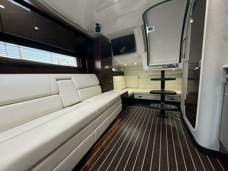 2018 Monterey 335 SY