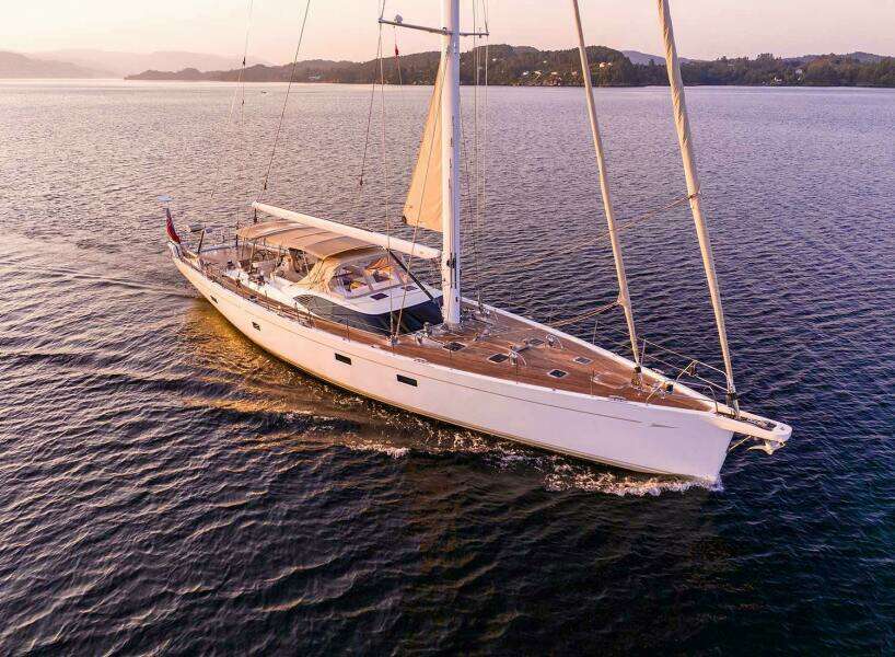 2014 Oyster Yachts Oyster 825