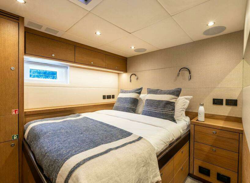 2014 Oyster Yachts Oyster 825