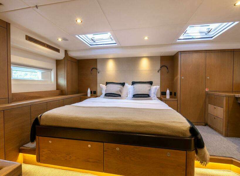 2014 Oyster Yachts Oyster 825