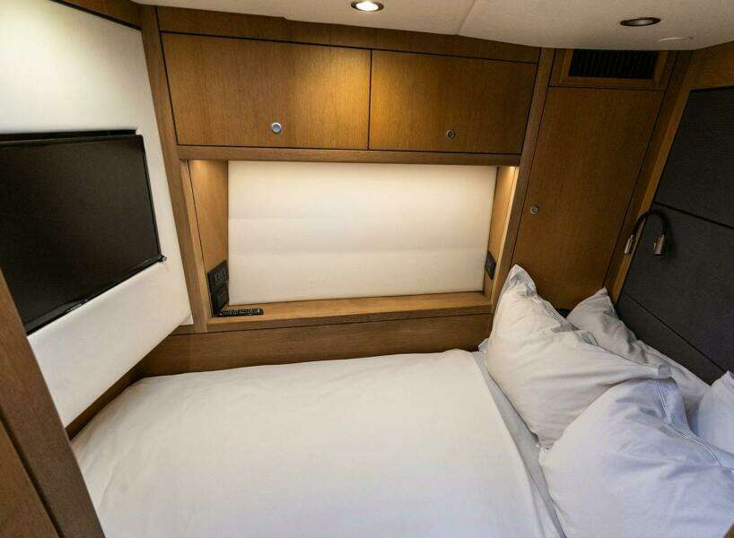 2014 Oyster Yachts Oyster 825