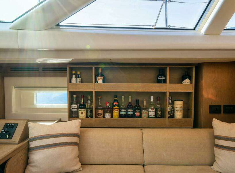 2014 Oyster Yachts Oyster 825