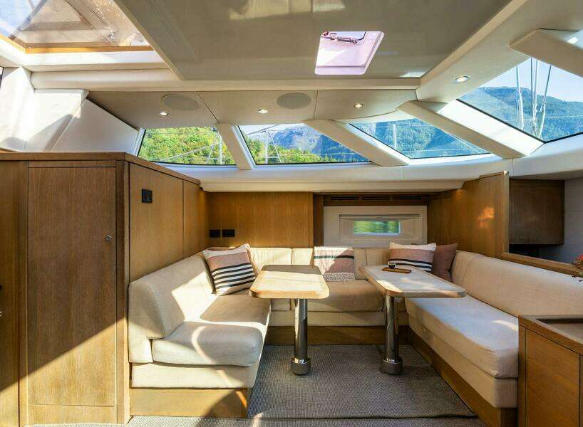 2014 Oyster Yachts Oyster 825