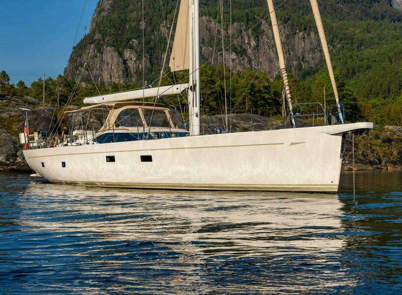 2014 Oyster Yachts Oyster 825