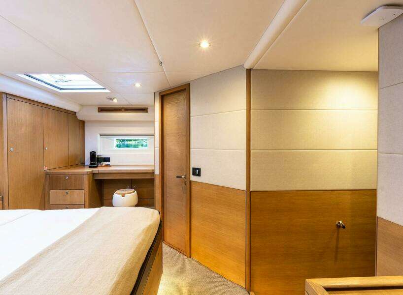 2014 Oyster Yachts Oyster 825