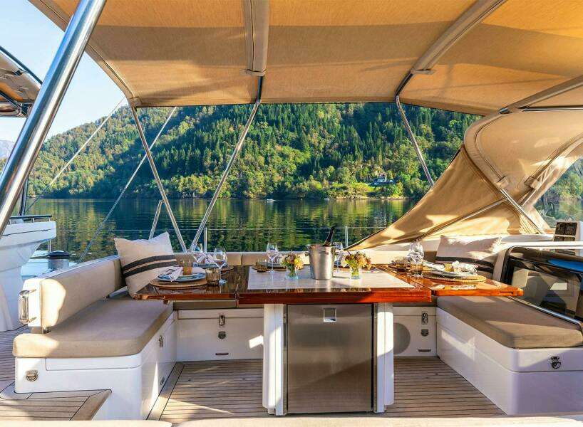 2014 Oyster Yachts Oyster 825