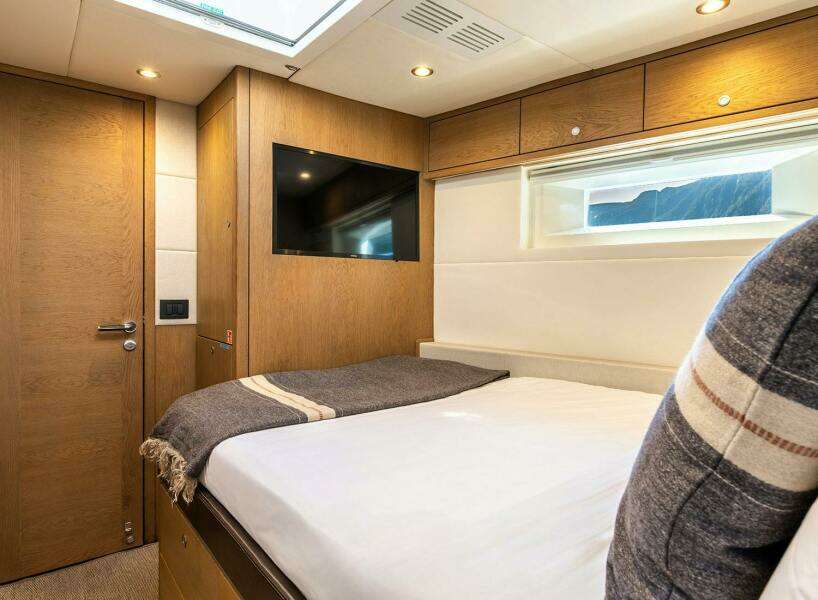 2014 Oyster Yachts Oyster 825
