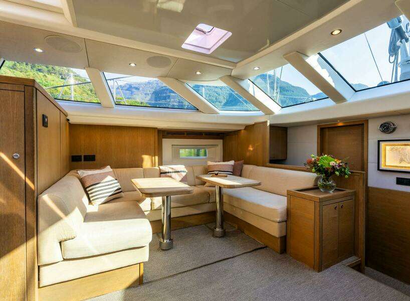 2014 Oyster Yachts Oyster 825