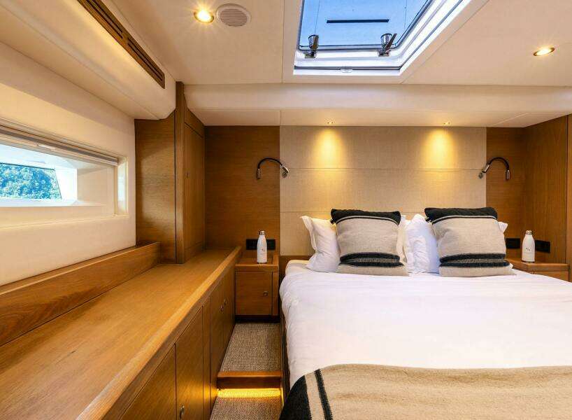 2014 Oyster Yachts Oyster 825